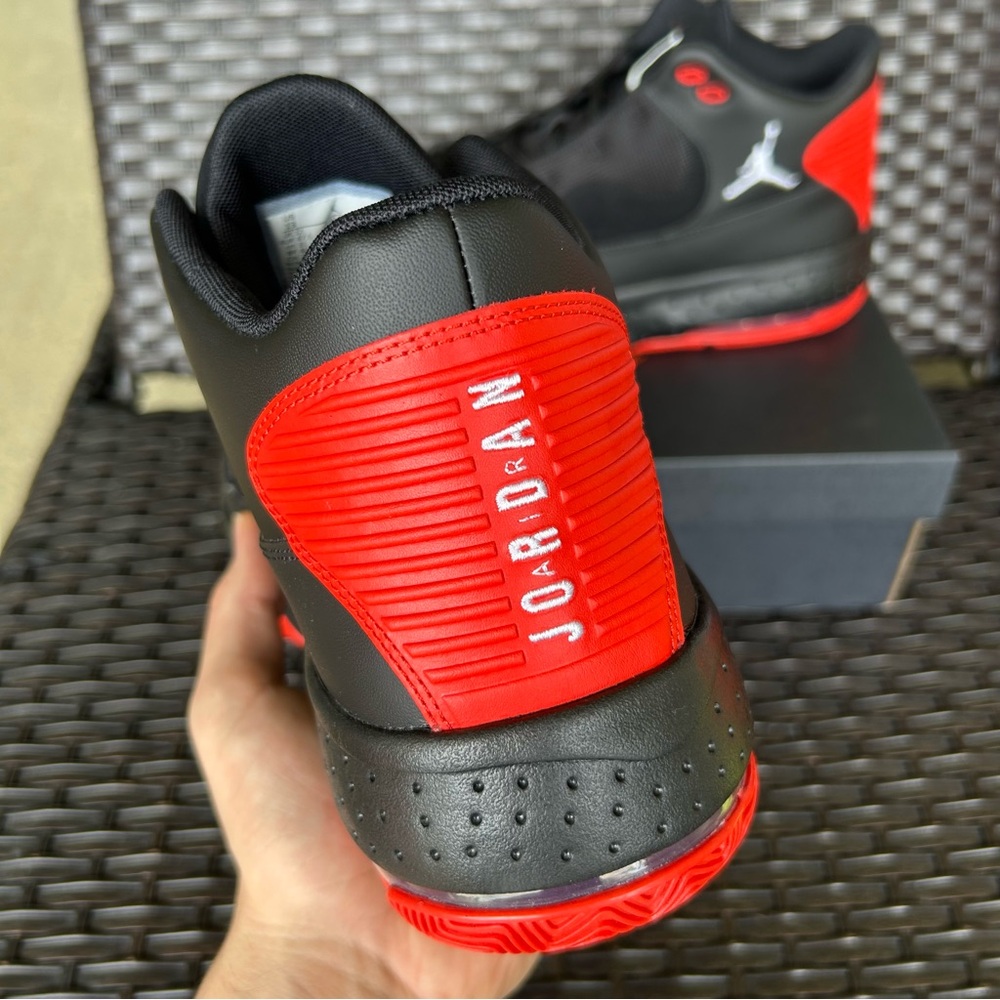 JORDAN MAX AURA 2 BRED Size 13 - Picture 3 of 5